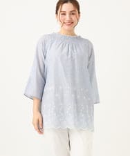 OLBEA16119 eur3(エウルキューブ) 【大きいサイズ】シャーリング刺繍ブラウス ライトブルー(50)