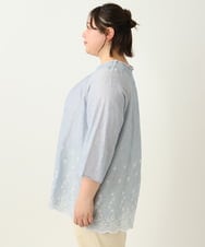 OLBEA16119 eur3(エウルキューブ) 【大きいサイズ】シャーリング刺繍ブラウス ライトブルー(50)