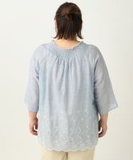 OLBEA16119 eur3(エウルキューブ) 【大きいサイズ】シャーリング刺繍ブラウス ライトブルー(50)