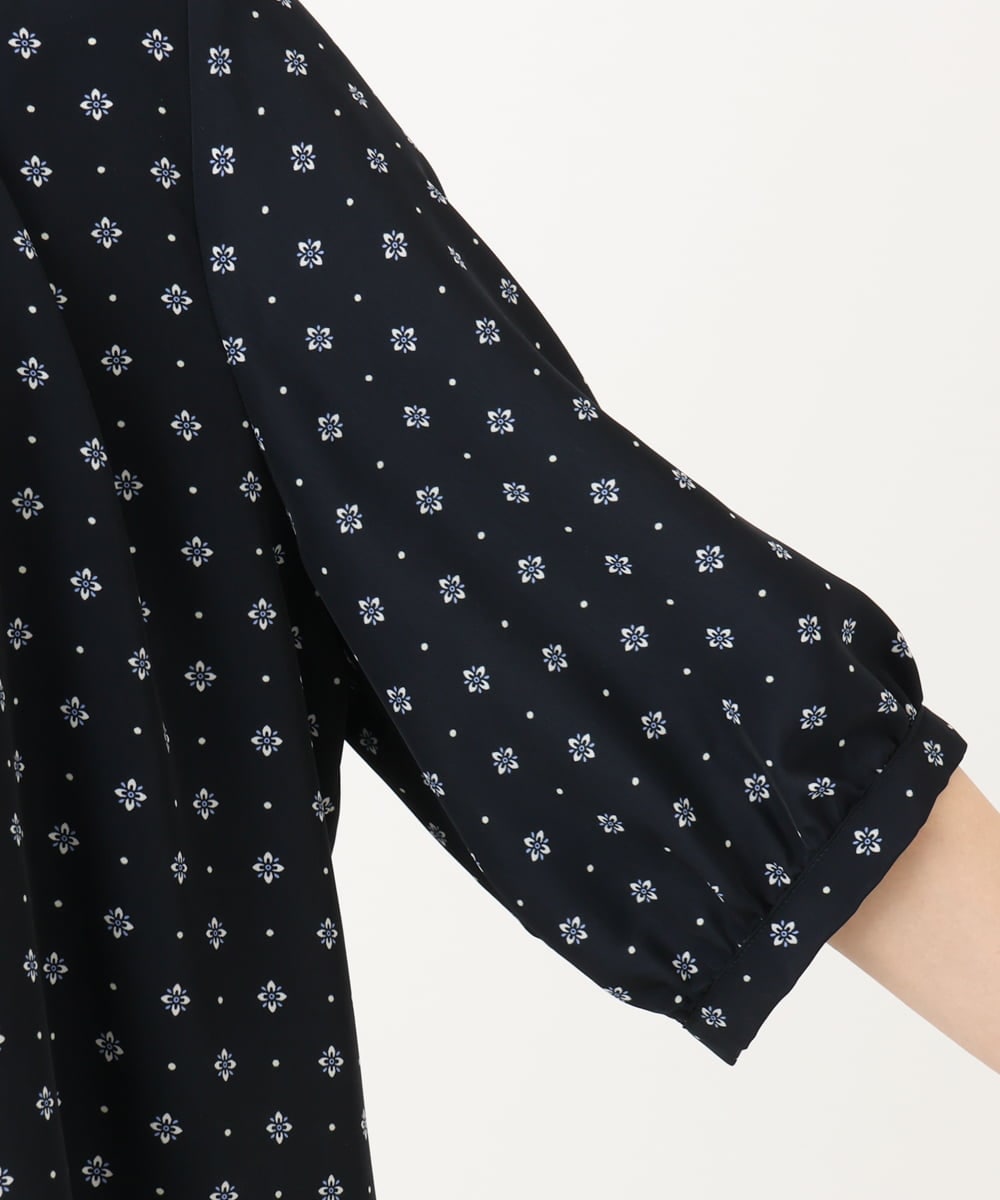 OLBED22089 eur3(エウルキューブ) 【大きいサイズ】フラワープロバンスプリントブラウス ネイビー