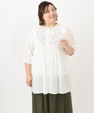 OLBFA06089 eur3(エウルキューブ) 【大きいサイズ】フラワー刺繍ブラウス ホワイト(90)