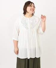 OLBFA06089 eur3(エウルキューブ) 【大きいサイズ】フラワー刺繍ブラウス ホワイト(90)
