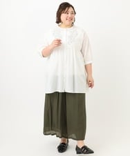 OLBFA06089 eur3(エウルキューブ) 【大きいサイズ】フラワー刺繍ブラウス ホワイト(90)