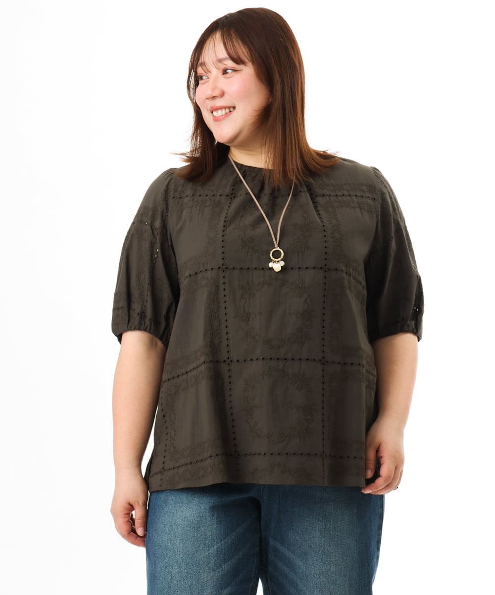 OLBFD24099 eur3(エウルキューブ) 【WEB先行販売】【大きいサイズ】エンブロイダリーブラウス ダークグレー