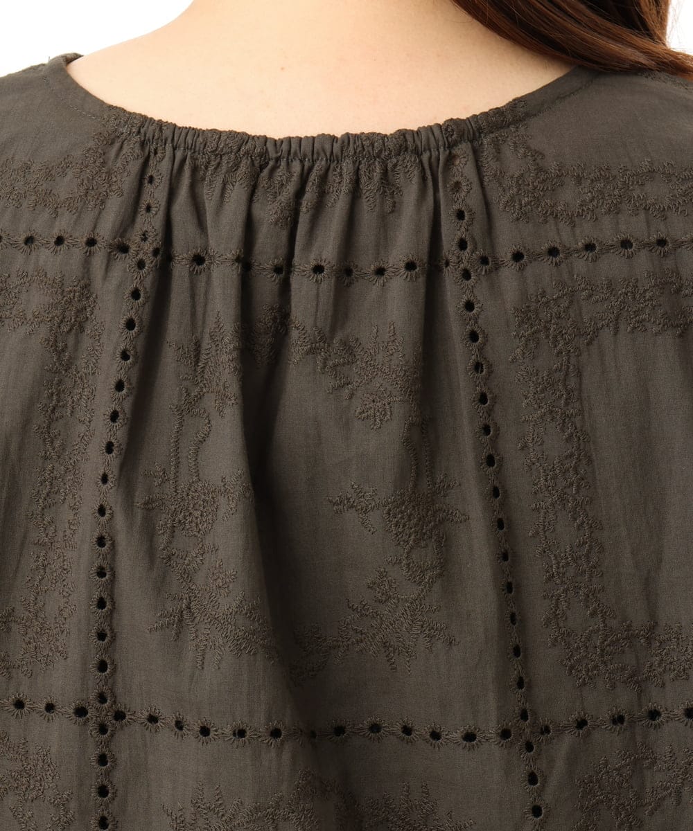 OLBFD24099 eur3(エウルキューブ) 【WEB先行販売】【大きいサイズ】エンブロイダリーブラウス ダークグレー