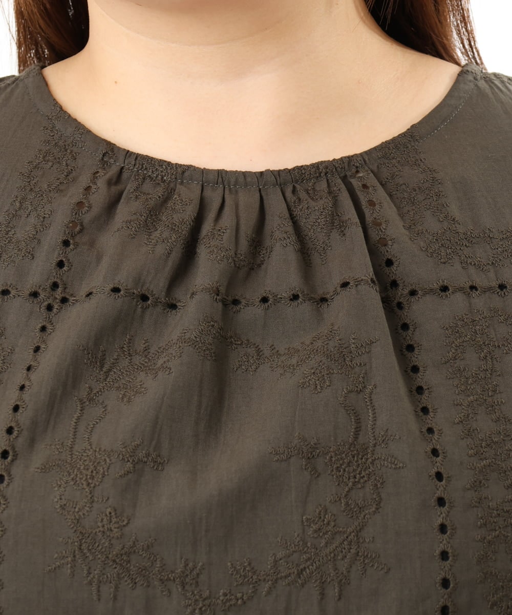 OLBFD24099 eur3(エウルキューブ) 【WEB先行販売】【大きいサイズ】エンブロイダリーブラウス ダークグレー