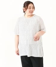 OLBFV13099 eur3(エウルキューブ) 【大きいサイズ/11号サイズあり】シャーリングネックドットブラウス ホワイト(90)