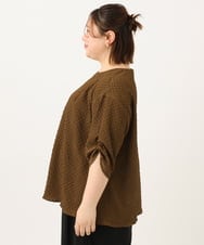 OLBGA22089 eur3(エウルキューブ) 【大きいサイズ】エンボスドットブラウス モカ(84)