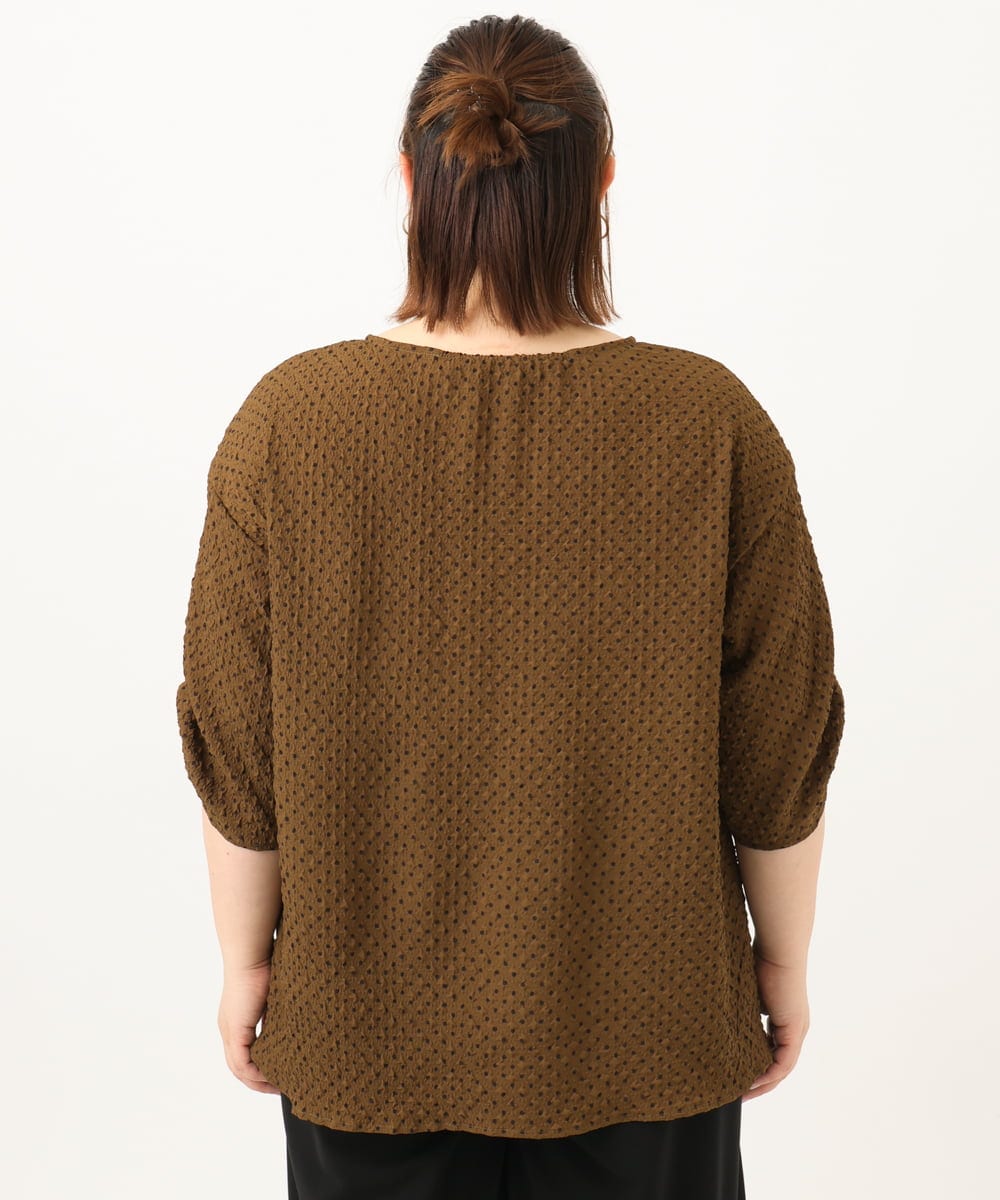 OLBGA22089 eur3(エウルキューブ) 【大きいサイズ】エンボスドットブラウス モカ(84)
