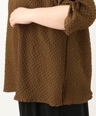 OLBGA22089 eur3(エウルキューブ) 【大きいサイズ】エンボスドットブラウス モカ(84)