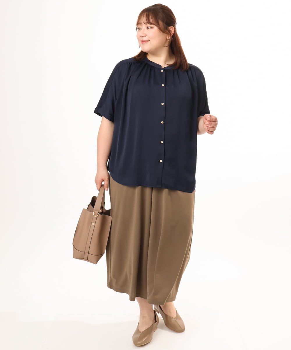 OLBGD02069 eur3(エウルキューブ) 【大きいサイズ/a.v.v×eur3】【接触冷感/UVカット】サテンギャザーブラウス ネイビー