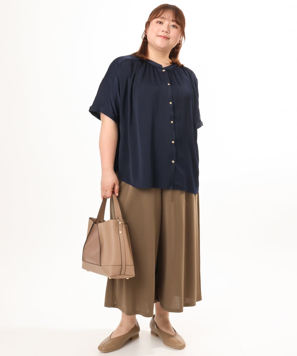 OLBGD02069 eur3(エウルキューブ) 【大きいサイズ/a.v.v×eur3】【接触冷感/UVカット】サテンギャザーブラウス ネイビー