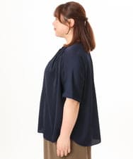 OLBGD02069 eur3(エウルキューブ) 【大きいサイズ/a.v.v×eur3】【接触冷感/UVカット】サテンギャザーブラウス ネイビー