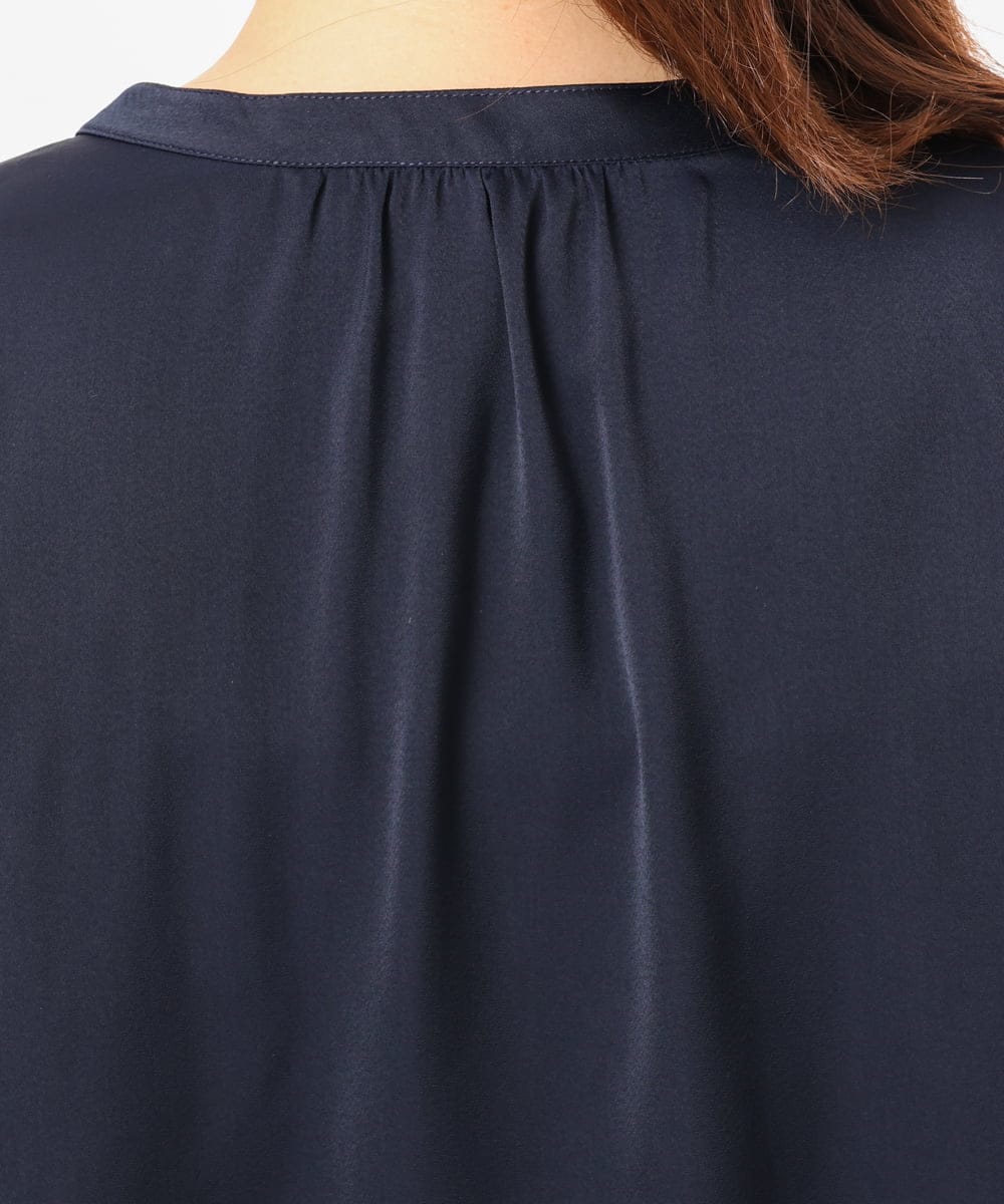 OLBGD02069 eur3(エウルキューブ) 【大きいサイズ/a.v.v×eur3】【接触冷感/UVカット】サテンギャザーブラウス ネイビー