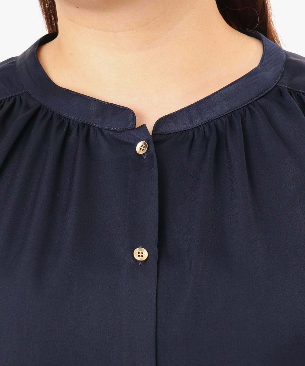 OLBGD02069 eur3(エウルキューブ) 【大きいサイズ/a.v.v×eur3】【接触冷感/UVカット】サテンギャザーブラウス ネイビー