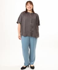 OLBGD02069 eur3(エウルキューブ) 【大きいサイズ/a.v.v×eur3】【接触冷感/UVカット】サテンギャザーブラウス ダークグレー
