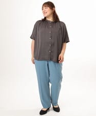 OLBGD02069 eur3(エウルキューブ) 【大きいサイズ/a.v.v×eur3】【接触冷感/UVカット】サテンギャザーブラウス ダークグレー