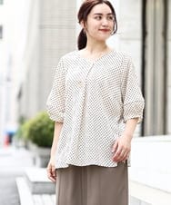 OLBGV26079 eur3(エウルキューブ) 【大きいサイズ】Vネックドットプリントブラウス アイボリー(80)