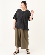 OLBGV26079 eur3(エウルキューブ) 【大きいサイズ】Vネックドットプリントブラウス ブラック(94)