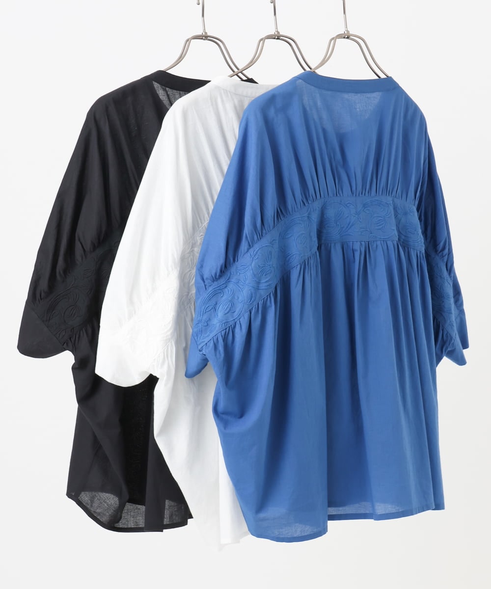 OLBHA10099 eur3(エウルキューブ) 【WEB先行販売】【大きいサイズ】キャンブリックバック刺繍ブラウス ブルー(55)