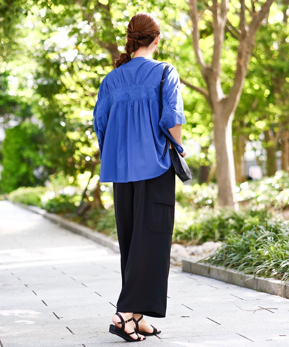 OLBHA10099 eur3(エウルキューブ) 【WEB先行販売】【大きいサイズ】キャンブリックバック刺繍ブラウス ブルー(55)