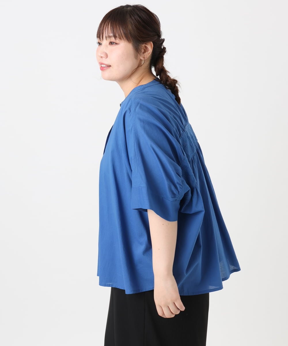 OLBHA10099 eur3(エウルキューブ) 【WEB先行販売】【大きいサイズ】キャンブリックバック刺繍ブラウス ブルー(55)