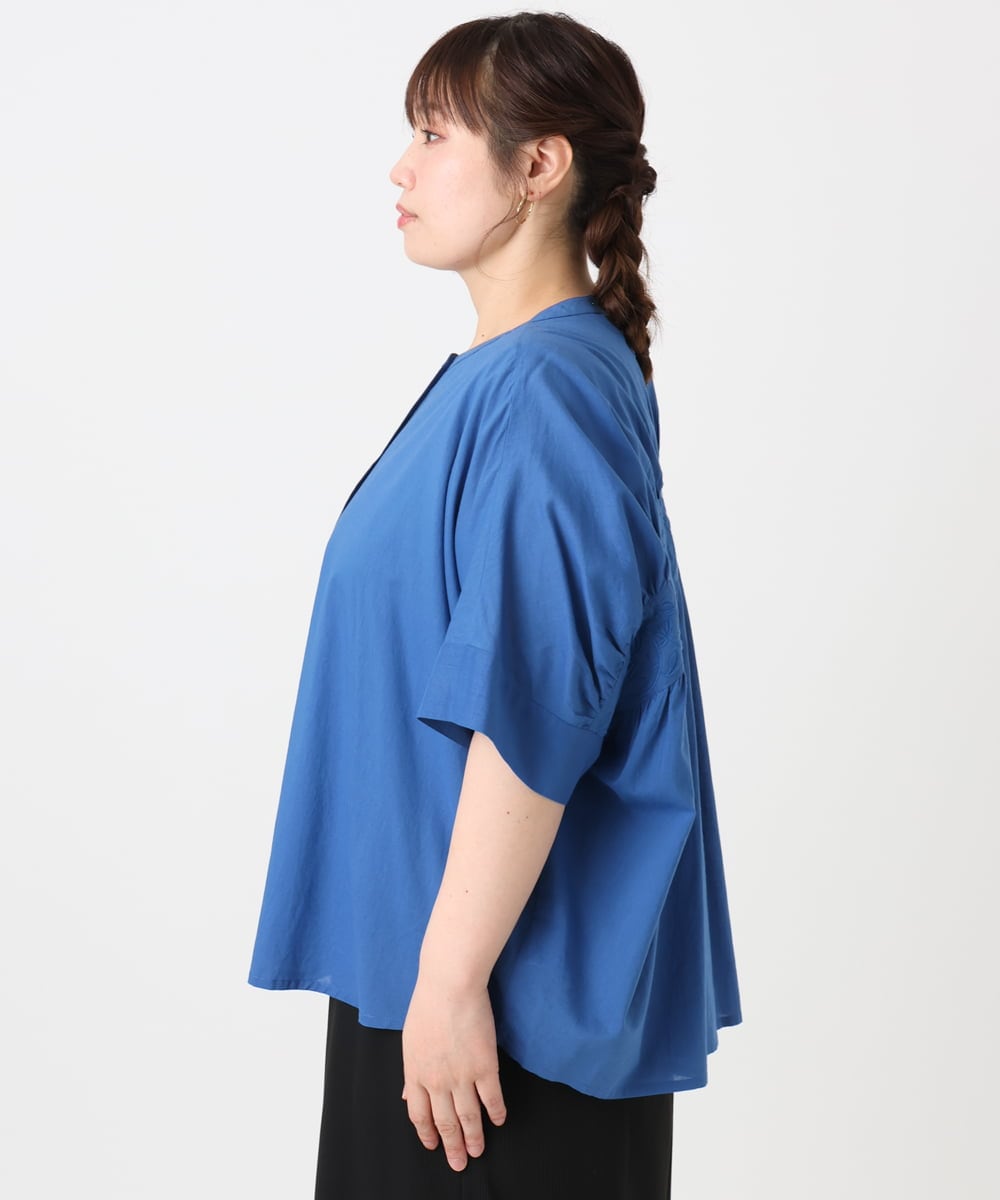 OLBHA10099 eur3(エウルキューブ) 【WEB先行販売】【大きいサイズ】キャンブリックバック刺繍ブラウス ブルー(55)