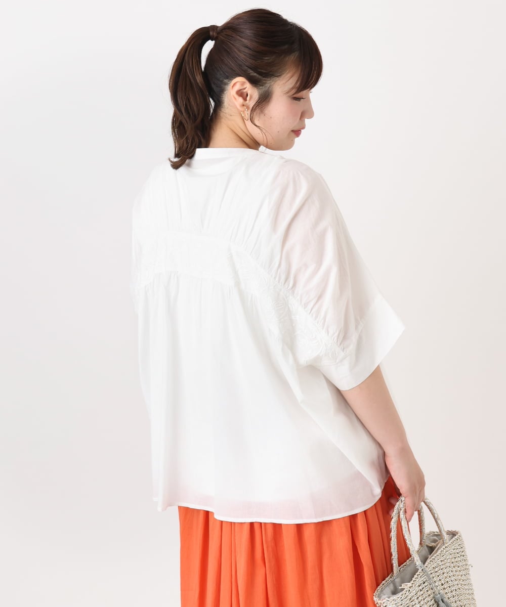 OLBHA10099 eur3(エウルキューブ) 【WEB先行販売】【大きいサイズ】キャンブリックバック刺繍ブラウス ホワイト(90)