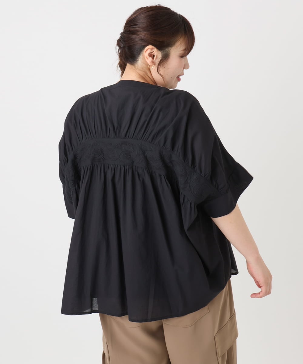 OLBHA10099 eur3(エウルキューブ) 【WEB先行販売】【大きいサイズ】キャンブリックバック刺繍ブラウス ブラック(94)