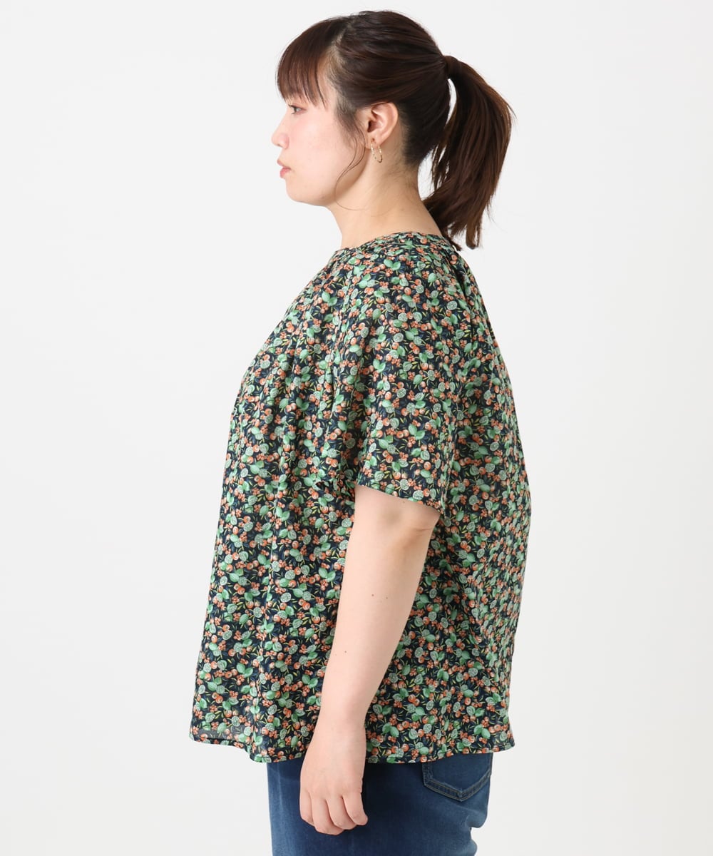 OLBHA36089 eur3(エウルキューブ) 【WEB先行販売】【大きいサイズ】フルーツプリントブラウス ネイビー(57)