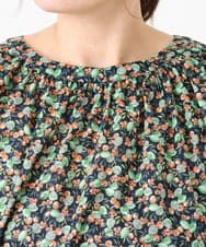 OLBHA36089 eur3(エウルキューブ) 【WEB先行販売】【大きいサイズ】フルーツプリントブラウス ネイビー(57)