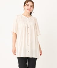 OLBIA28079 eur3(エウルキューブ) 【大きいサイズ/a.v.v×eur3】サテンシャーリングブラウス アイボリー(80)