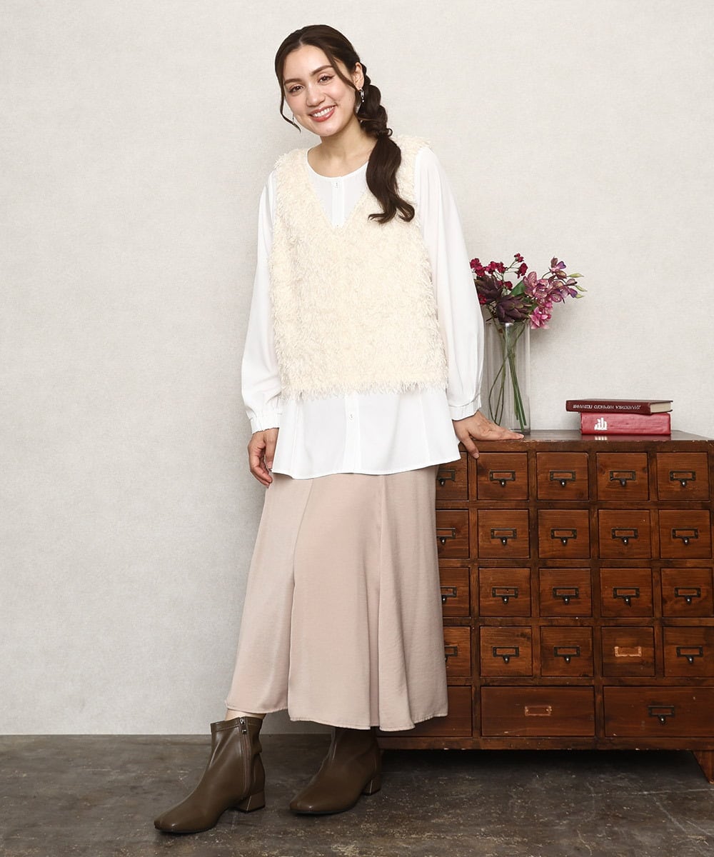 OLBKA07119 eur3(エウルキューブ) 【WEB先行販売】【大きいサイズ】フェザーベスト＋ブラウスセット アイボリー(80)