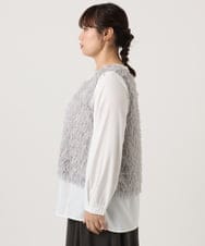 OLBKA07119 eur3(エウルキューブ) 【WEB先行販売】【大きいサイズ】フェザーベスト＋ブラウスセット ライトグレー(91)