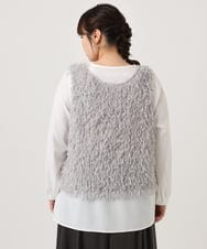 OLBKA07119 eur3(エウルキューブ) 【WEB先行販売】【大きいサイズ】フェザーベスト＋ブラウスセット ライトグレー(91)