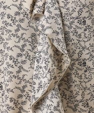 OLBKA15099 eur3(エウルキューブ) 【WEB先行販売】【大きいサイズ】ラッフルネック小花プリントブラウス ベージュ(82)