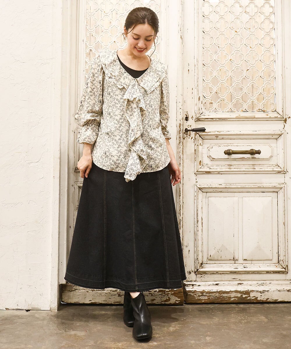 OLBKA15099 eur3(エウルキューブ) 【WEB先行販売】【大きいサイズ】ラッフルネック小花プリントブラウス ベージュ(82)