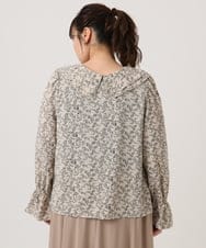 OLBKA15099 eur3(エウルキューブ) 【WEB先行販売】【大きいサイズ】ラッフルネック小花プリントブラウス ベージュ(82)