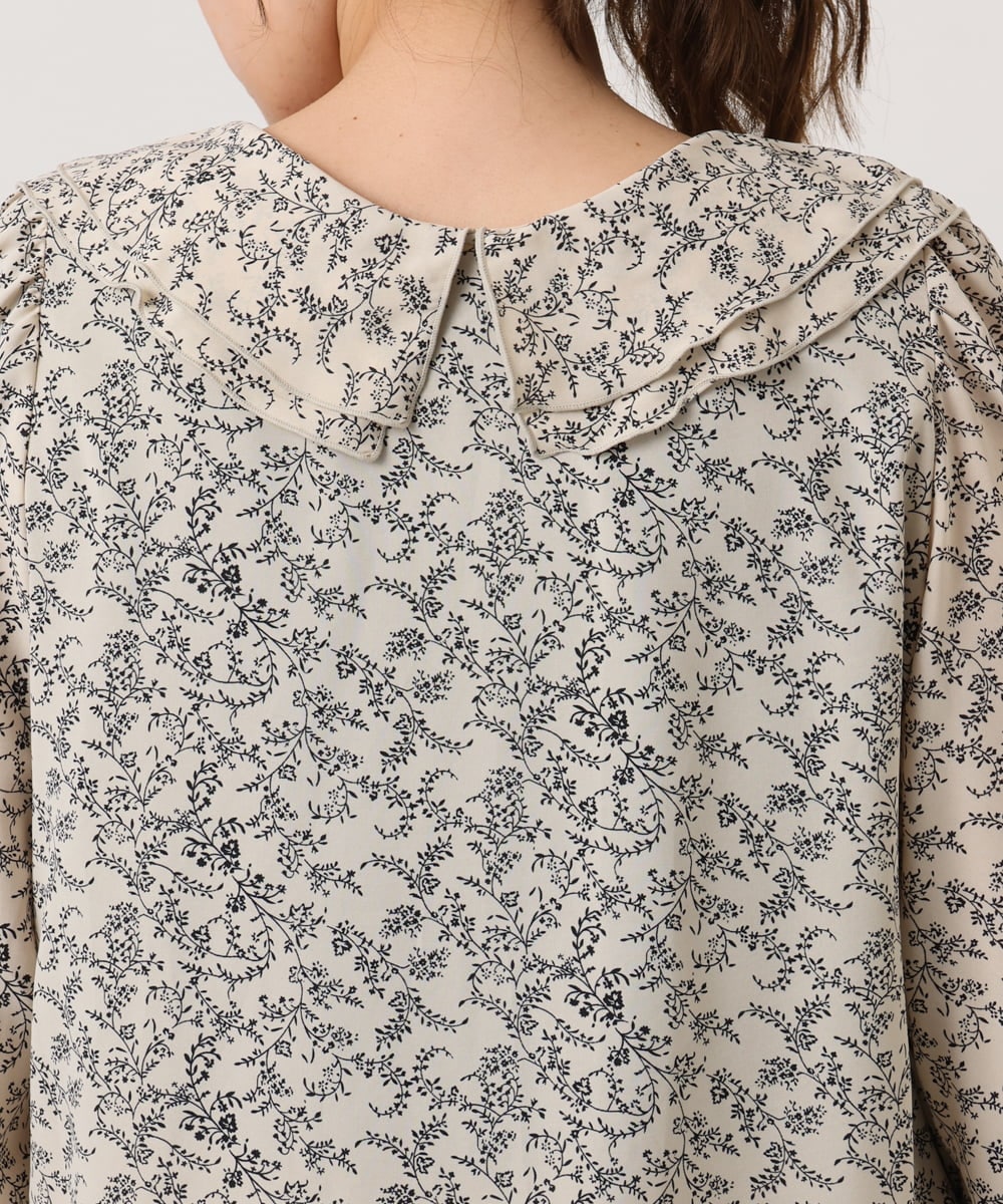 OLBKA15099 eur3(エウルキューブ) 【WEB先行販売】【大きいサイズ】ラッフルネック小花プリントブラウス ベージュ(82)