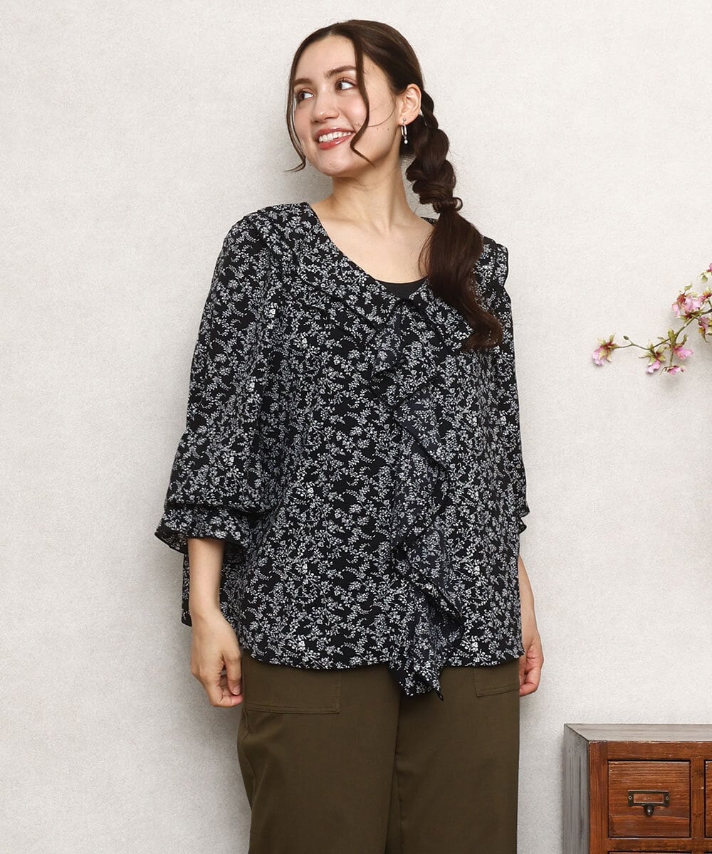 OLBKA15099 eur3(エウルキューブ) 【WEB先行販売】【大きいサイズ】ラッフルネック小花プリントブラウス ブラック(94)