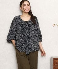 OLBKA15099 eur3(エウルキューブ) 【WEB先行販売】【大きいサイズ】ラッフルネック小花プリントブラウス ブラック(94)
