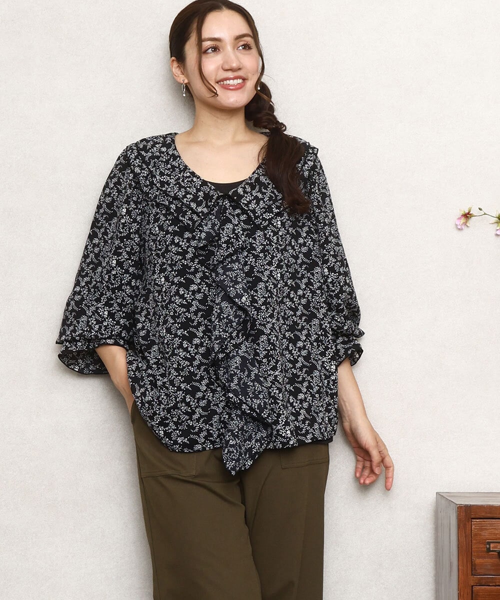 OLBKA15099 eur3(エウルキューブ) 【WEB先行販売】【大きいサイズ】ラッフルネック小花プリントブラウス ブラック(94)