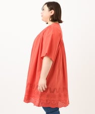 OLEFA04099 eur3(エウルキューブ) 【大きいサイズ】アイレットレースチュニック レッド(05)