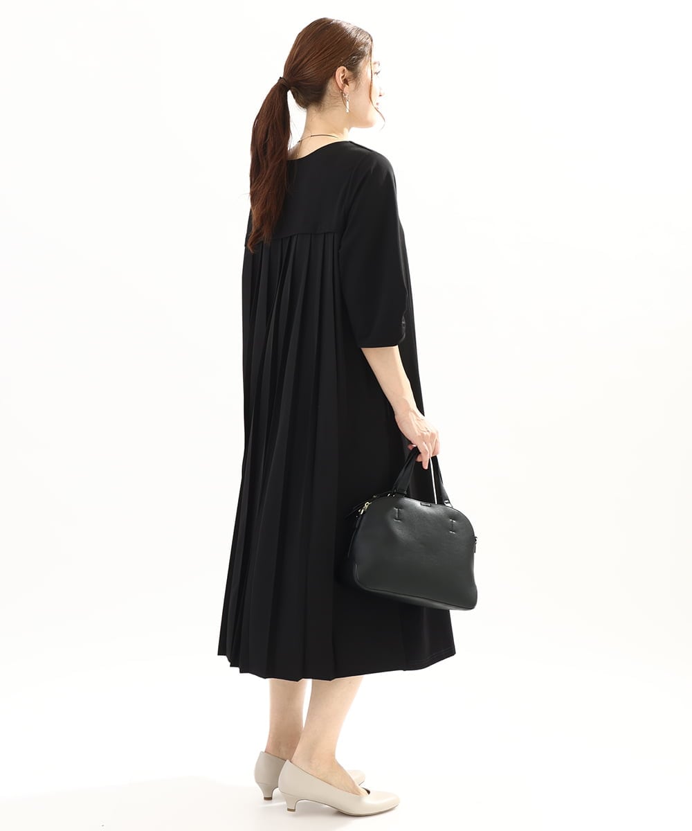 OLEFA19169 eur3(エウルキューブ) 【大きいサイズ】バックプリーツワンピース ブラック(94)