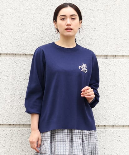 OLFCS02090  【大きいサイズ】ブローチ風刺繍ニット