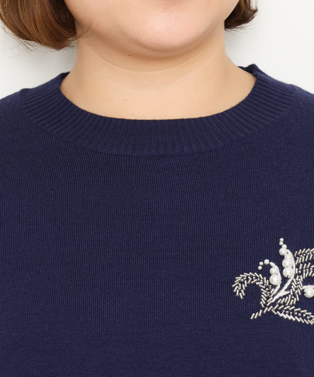 OLFCS02090 eur3(エウルキューブ) 【大きいサイズ】ブローチ風刺繍ニット ネイビー(57)
