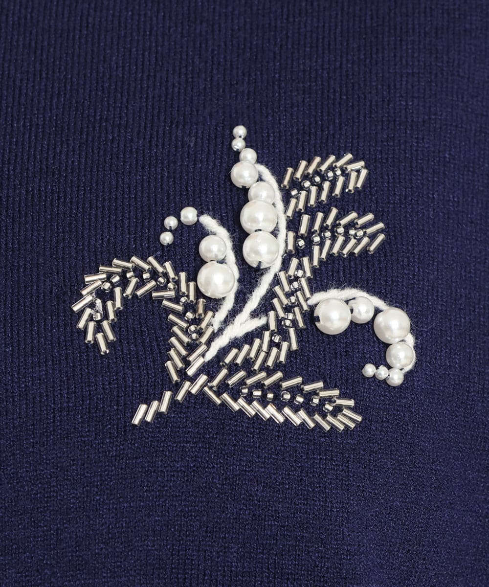 OLFCS02090 eur3(エウルキューブ) 【大きいサイズ】ブローチ風刺繍ニット ネイビー(57)
