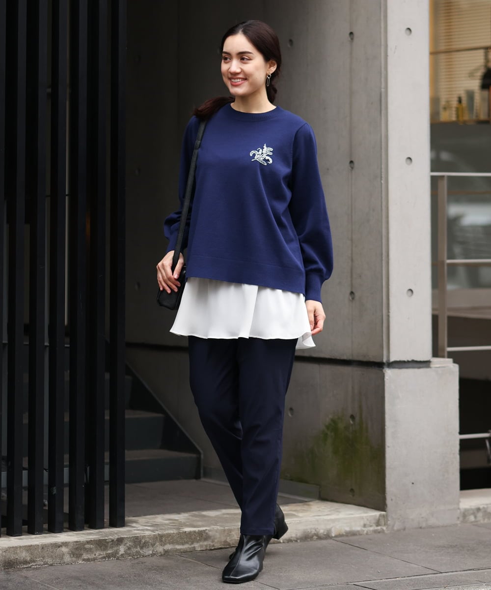 OLFCS02090 eur3(エウルキューブ) 【大きいサイズ】ブローチ風刺繍ニット ネイビー(57)