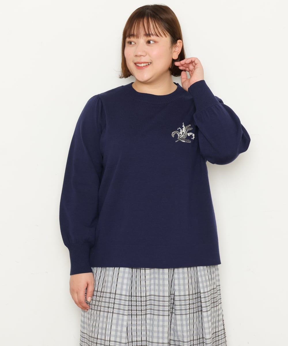 OLFCS02090 eur3(エウルキューブ) 【大きいサイズ】ブローチ風刺繍ニット ネイビー(57)