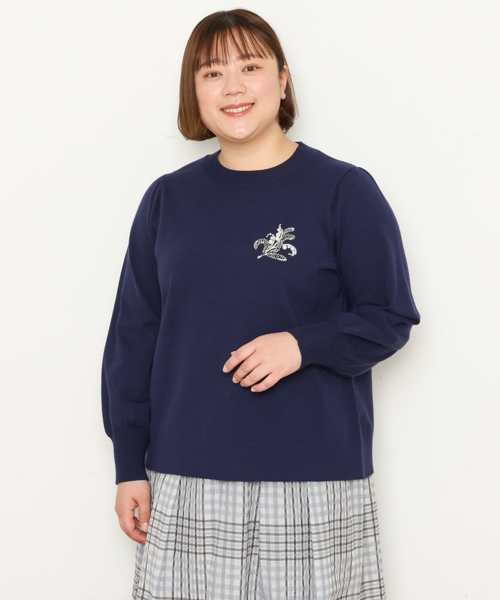 OLFCS02090 eur3(エウルキューブ) 【大きいサイズ】ブローチ風刺繍ニット ネイビー(57)